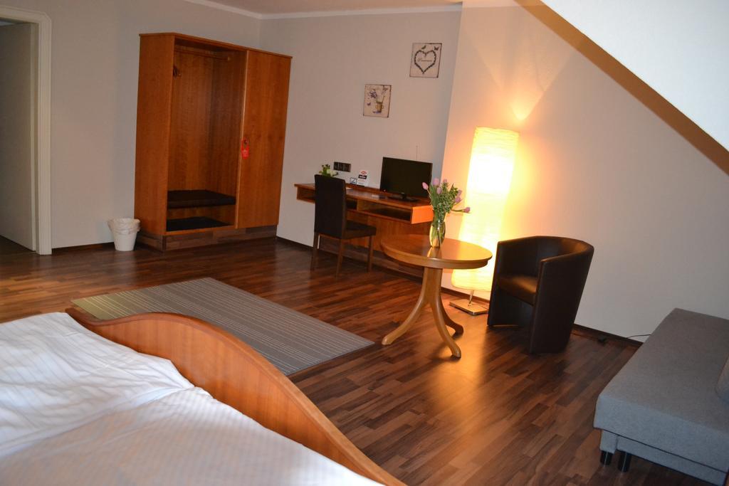 Hotel Garni Zum Dorfbrunnen Bornheim  Zewnętrze zdjęcie