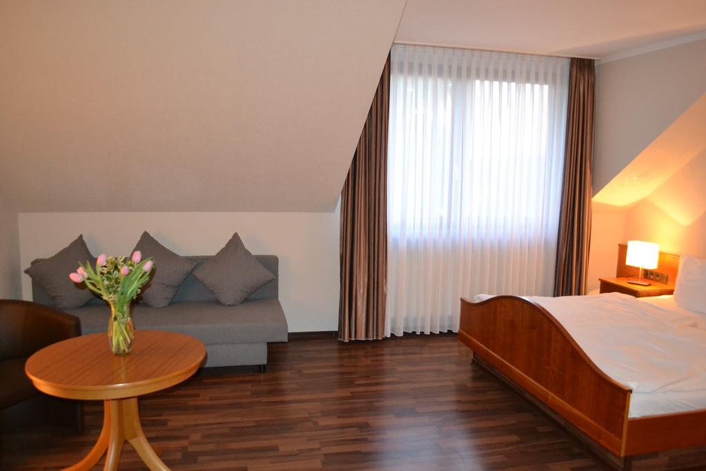Hotel Garni Zum Dorfbrunnen Bornheim  Zewnętrze zdjęcie