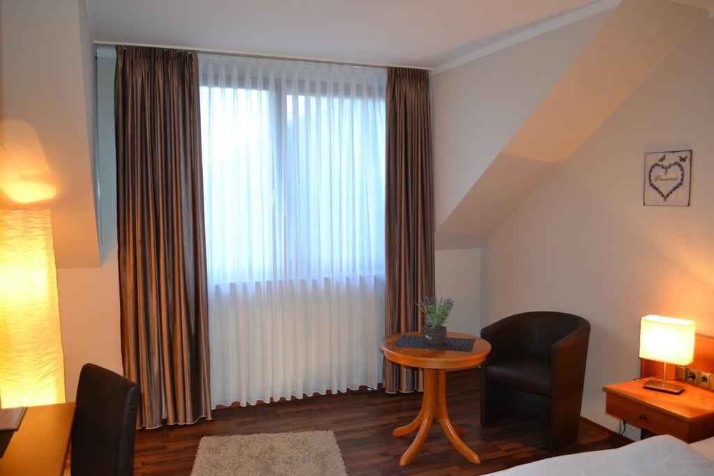 Hotel Garni Zum Dorfbrunnen Bornheim  Zewnętrze zdjęcie