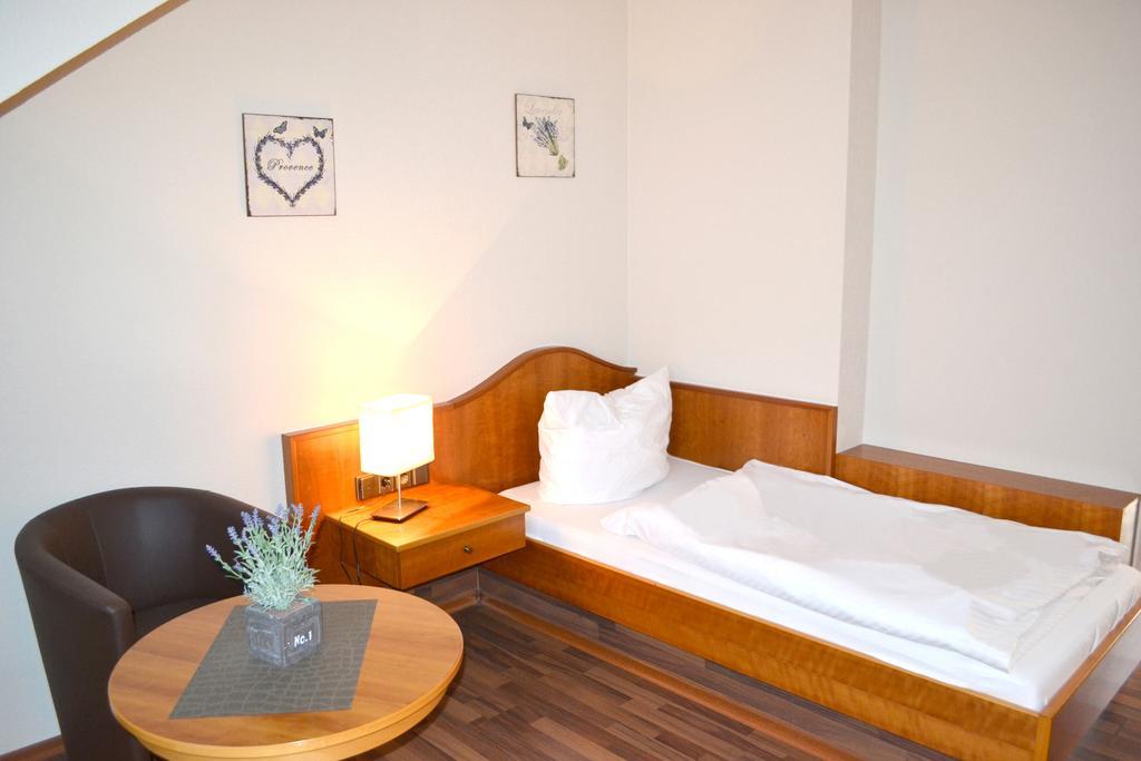 Hotel Garni Zum Dorfbrunnen Bornheim  Zewnętrze zdjęcie