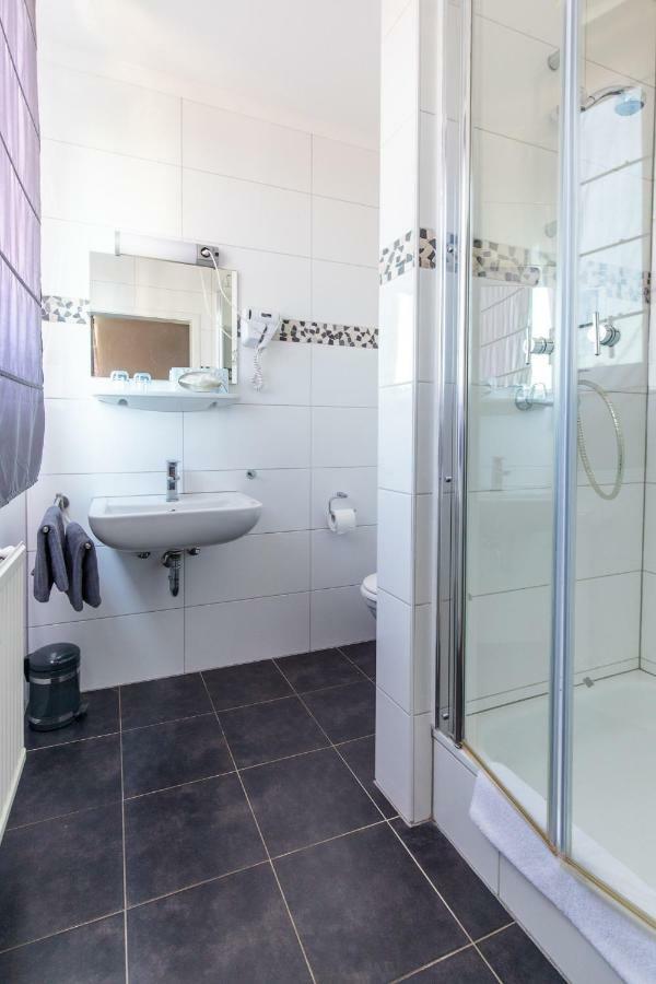 Hotel Garni Zum Dorfbrunnen Bornheim  Zewnętrze zdjęcie