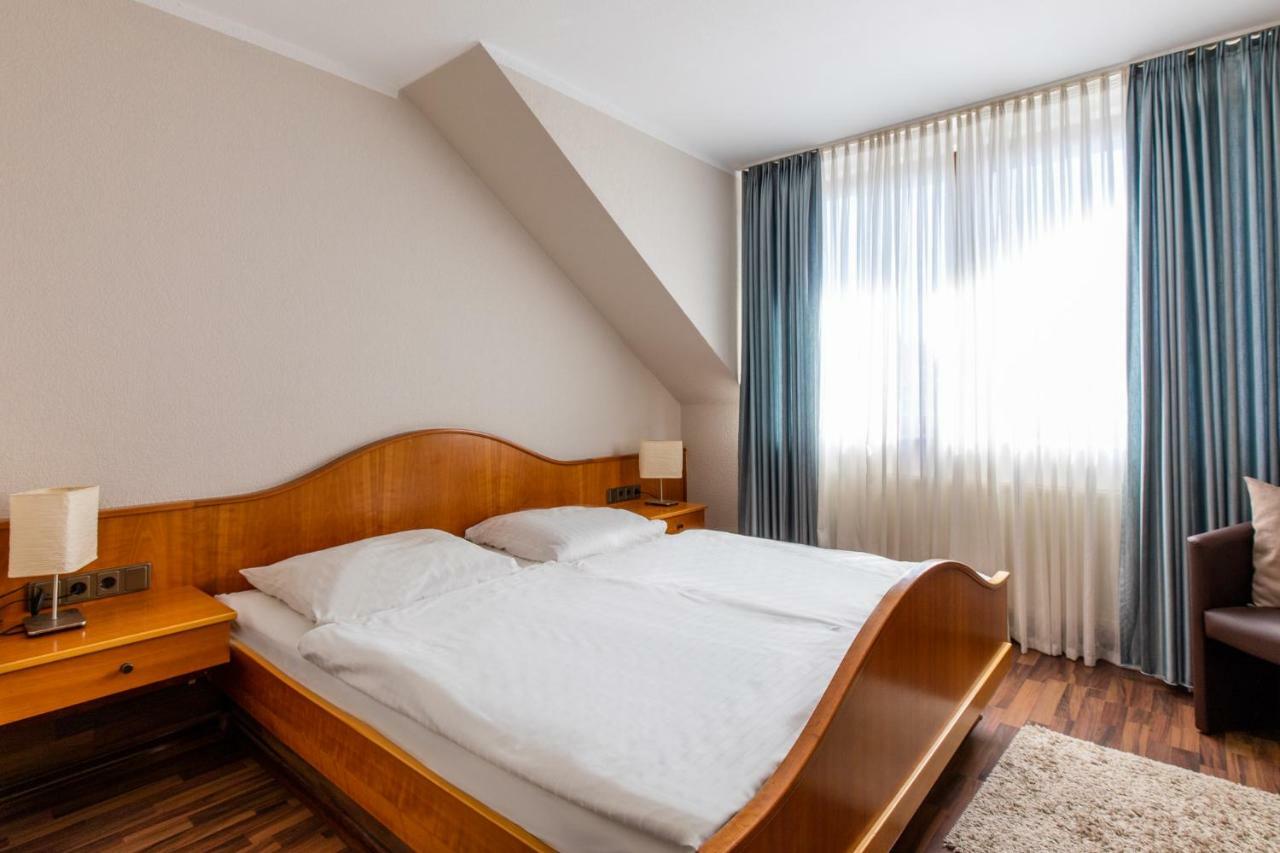 Hotel Garni Zum Dorfbrunnen Bornheim  Zewnętrze zdjęcie